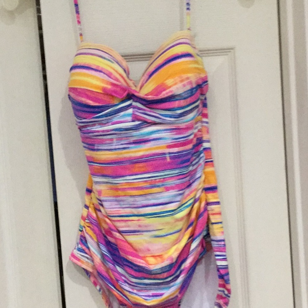Swimsuit - Picture 2 of 4